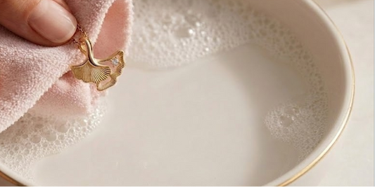 Edelstahlschmuck reinigen: Die komplette Anleitung